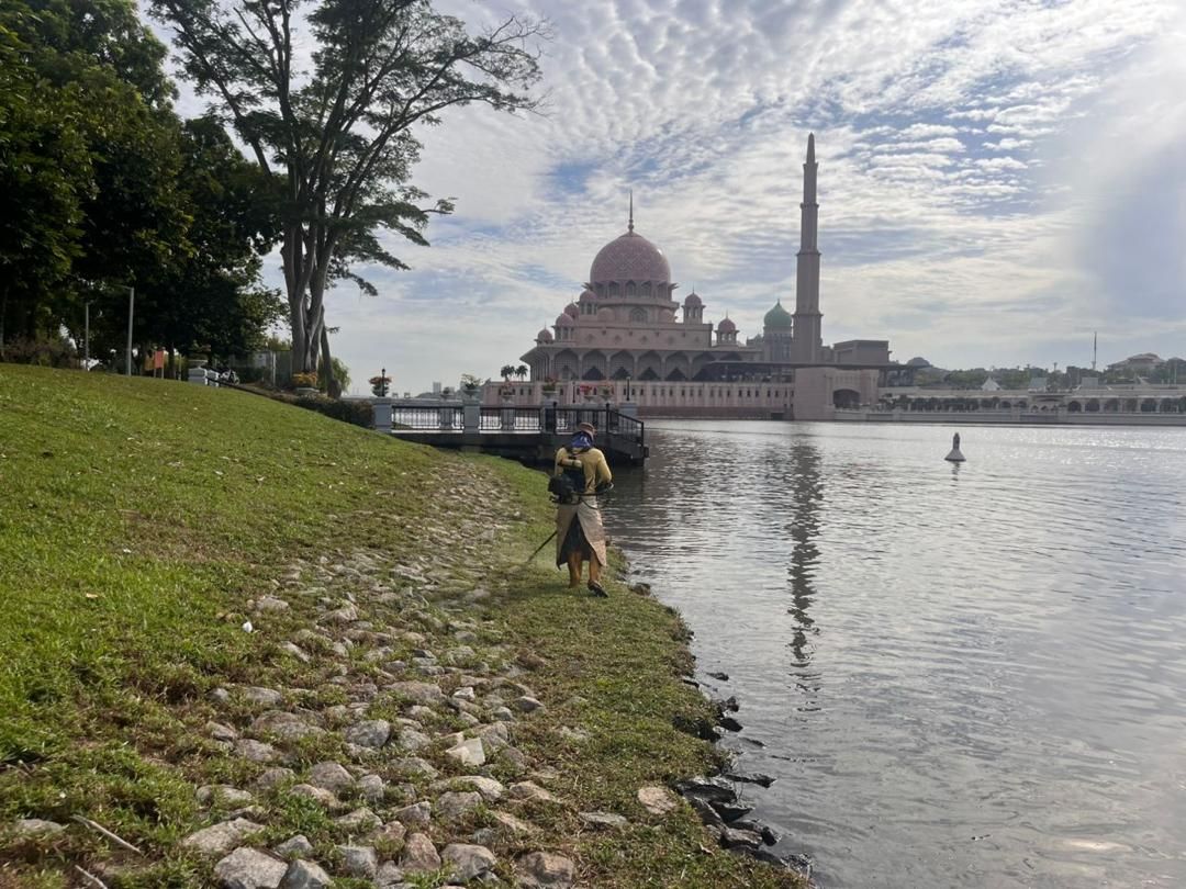 Putrajaya Wetland Maintenance photo 1